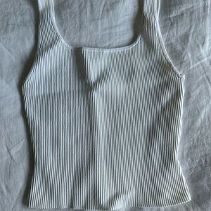 Aritzia Babaton White Ribbed Women's Tank Top